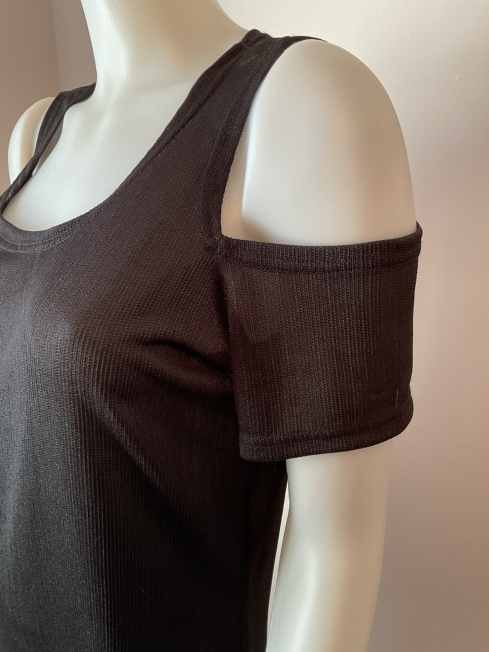 Cold-Shoulder  Dress - Picture 3 of 6